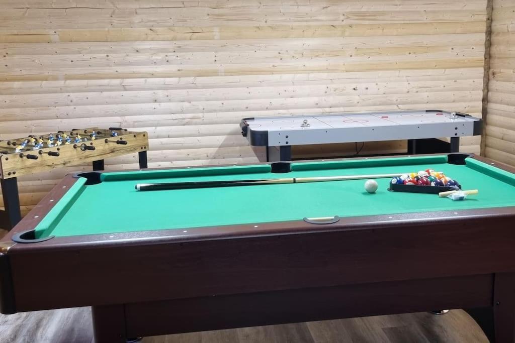 Grace'S Place With Hot Tub & Games Room Carrickfergus Exterior foto